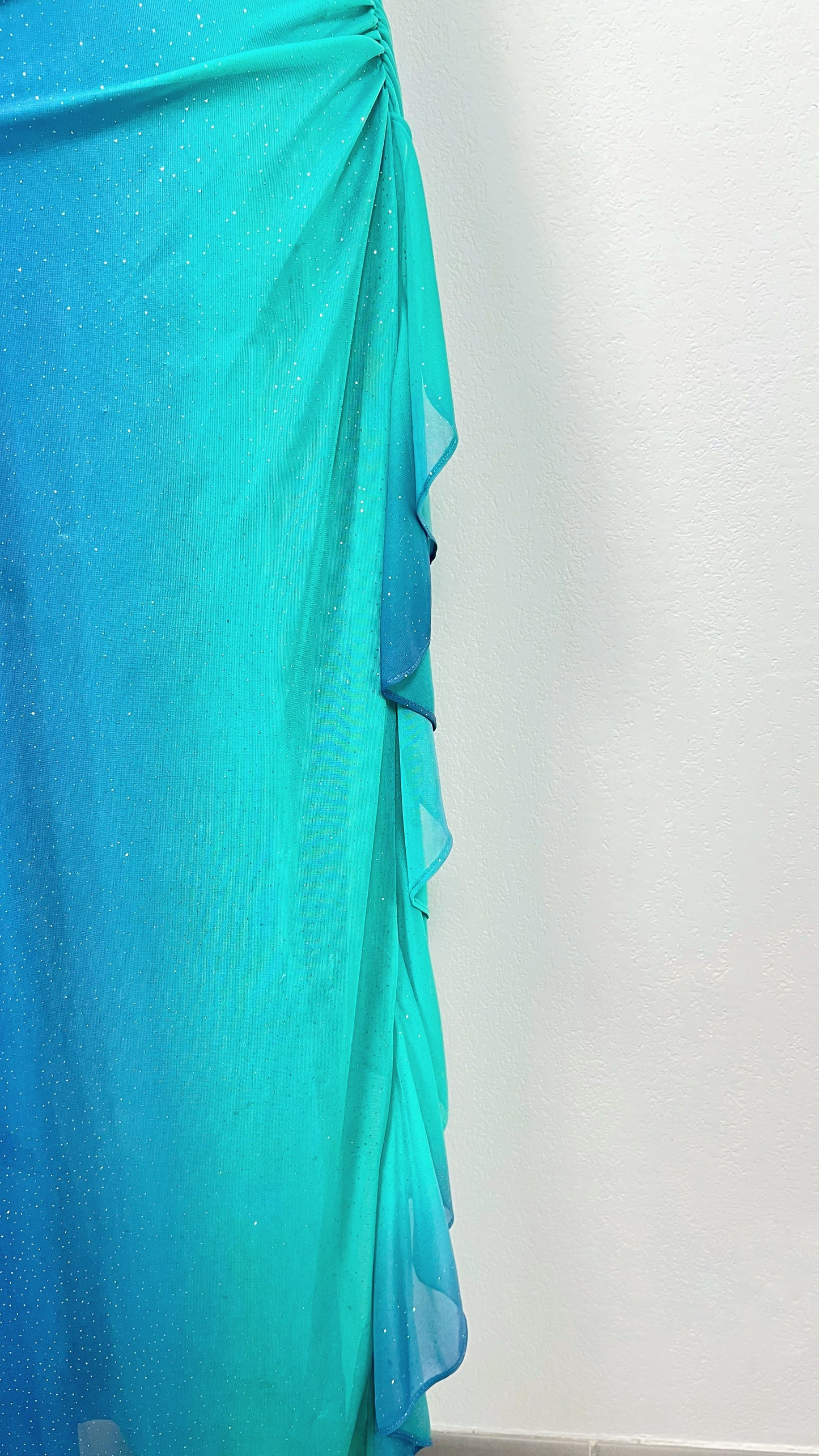 Ocean Wave Gown RARE by Betsey & Adam’s